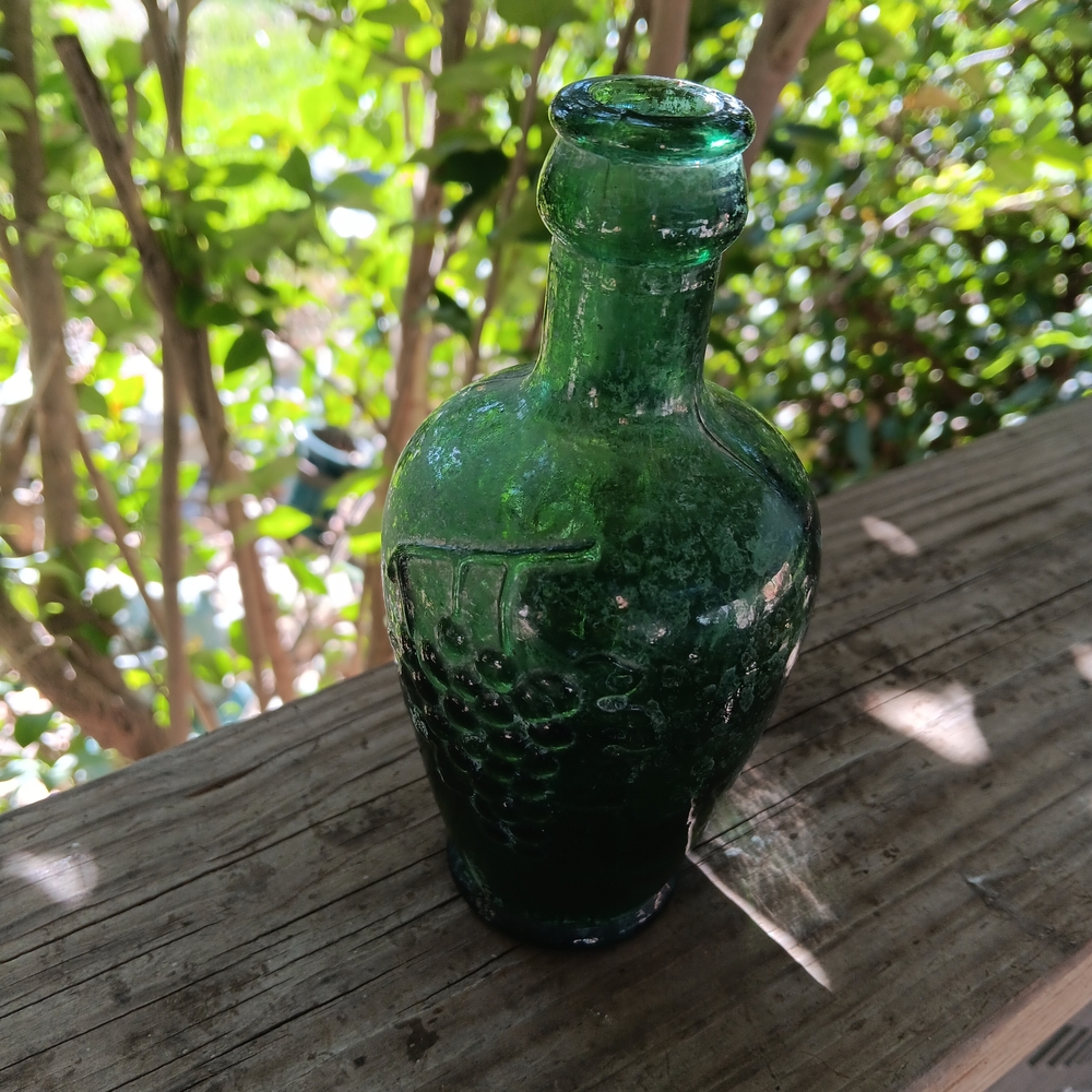 Vintage Green Glass Wine Bottle | Cantine Vaselli Orvieto, Grape Design
